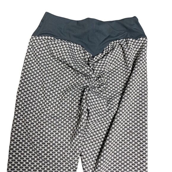 Butt Scrunch Gray Leggings - Picture 4 of 6